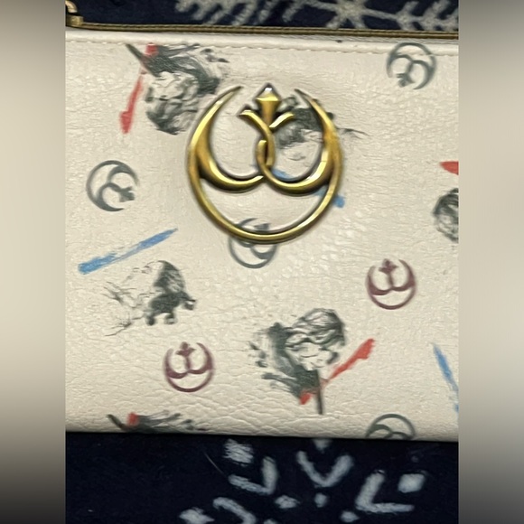 NWT Her Universe Star Wars Rey and Kylo lightsaber flap wallet - Picture 5 of 10